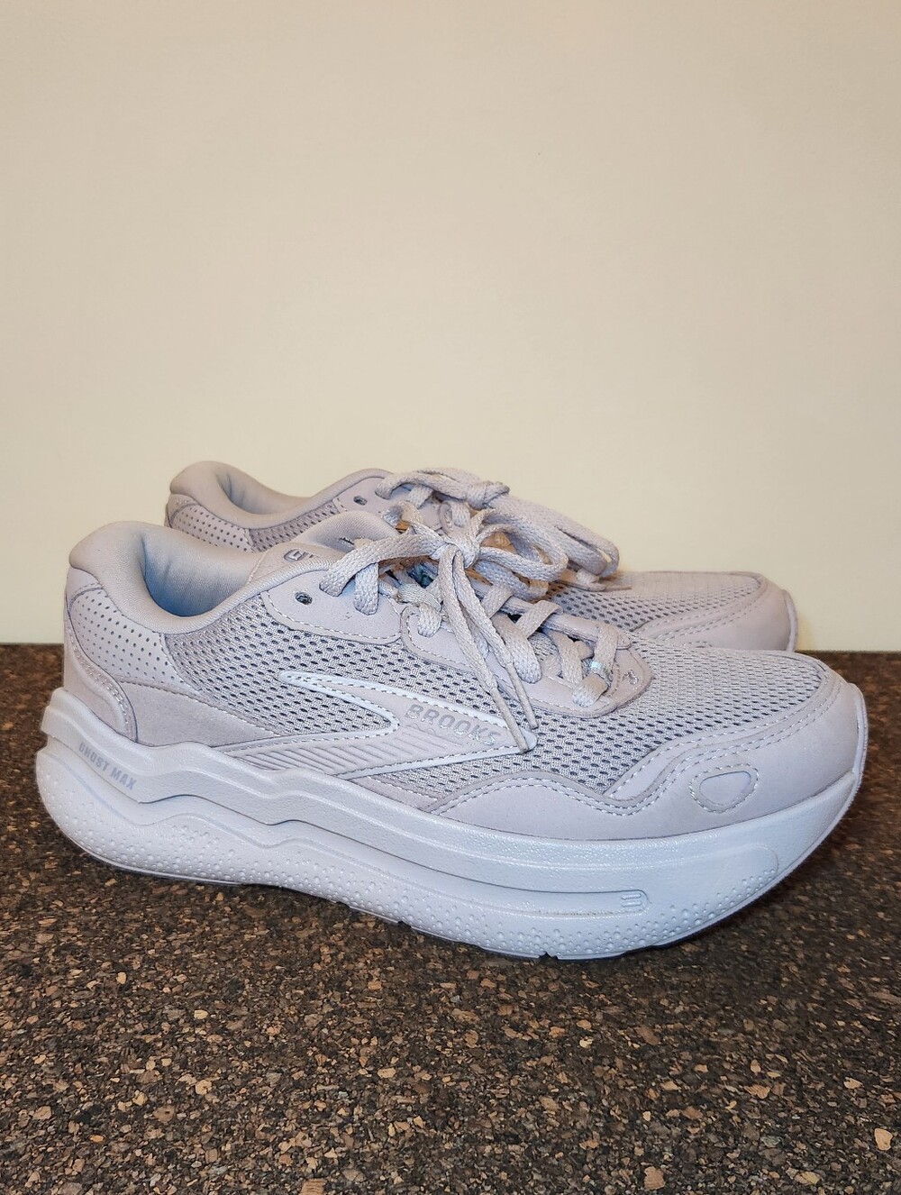 Brooks Ghost Max Suede Running Shoes Womens Size 7